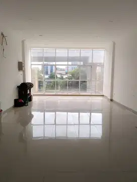 Ruko pluit 3 Lantai Bangunan Bagus Rapi Siap Pakai