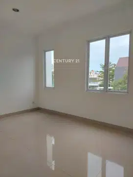 Dijual Rumah Bagus Di South Thames JGC Cakung Timur Jakarta Timur