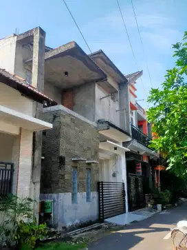 Dijual Rumah 2 Lantai SHM – Desain Minimalis – Lokasi Strategis