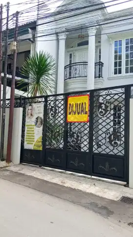 RUMAH CANTIK KEBAGUSAN JAKSEL