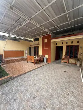 Disewakan rumah strategis