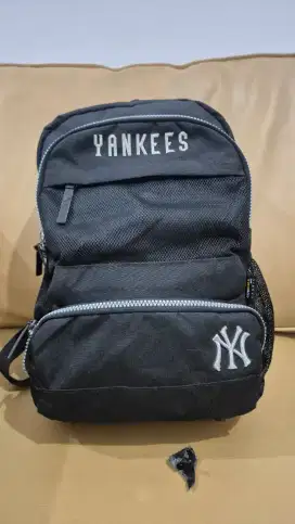 TAS SEKOLAH MLB YANK**S