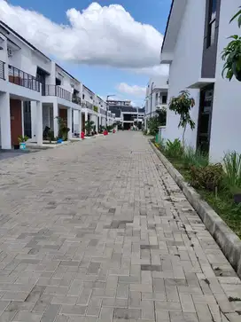 Aryana Karawaci cluster kristal