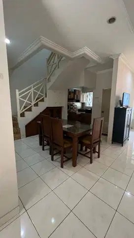 Rumah 2 Lantai Di Meadow Green Lippo Cikarang