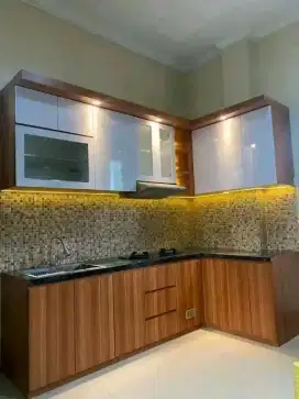 Tukang kayu dan hpl