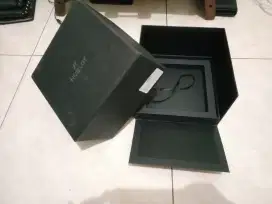 Box jam tangan houblot