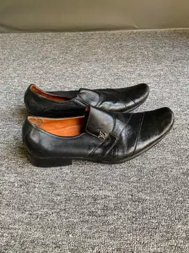 DIJUAL SEPATU PANTIFEL PRIA WARNA HITAM SECOND NEGO