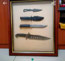 Figura koleksi pisau sang marinir