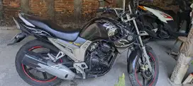 Scorpio z limited edisi mesin hitam