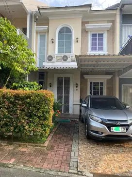 Rumah dua lantai siap huni lingkungan asri