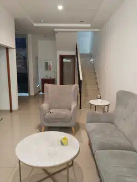 Disewakan rumah cantik siap huni cluster equator , sentul city