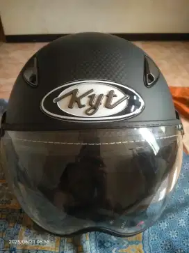 HELM KYT masih mulus
