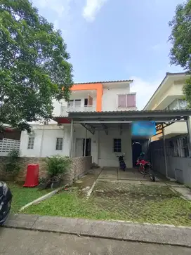 Rumah bagus dua lantai di cluster depan sentul city