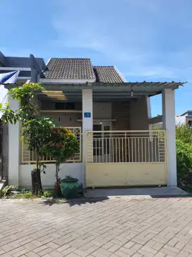 Rumah strategis, padat penduduk , daerah komersil
