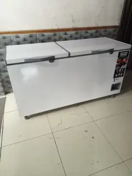 freezer bok merek Gea kapasitas 600 liter