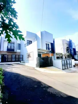 Free biaya-biaya !! Rumah Minimalis Siap Huni Halaman Belakang Luas