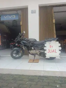Dijual motor Pulsar 220f, mesin normal, pajak hidup