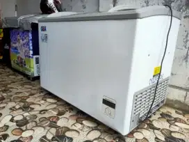 Dijual freezer sliding merk GEA