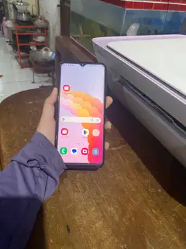 Samsung A23 warna hitam free case di jual karena bosan