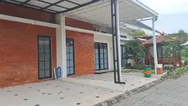 DIJUAL RUMAH TENGAH KOTA PINGGIR JALAN DI CLUSTER GREEN OASE SEMARANG