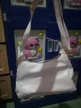 Tas selempang warna putih
