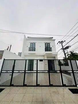 Rumah Sutorejo Timur New American Minimalis, Row 4 Mobil