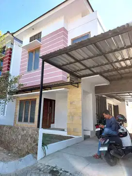 Rumah Apik Halaman Luas di Perumahan Royal Maguwo