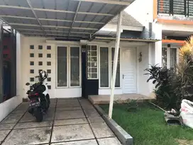 Disewakan/kontrak rumah Di Cibubur Country (Cluster depan)