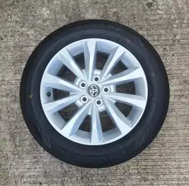 Velg dan ban copotan Zenix tipe V mulus dan tebal
