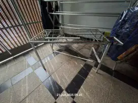 Meja setrika uap laundry