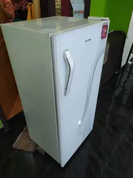 Kulkas putih satu pintu Polytron mulus tapi minus