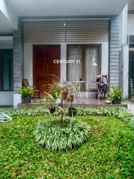 Dijual Rumah Lingkungan Asri Emerald Bintaro Jaya
