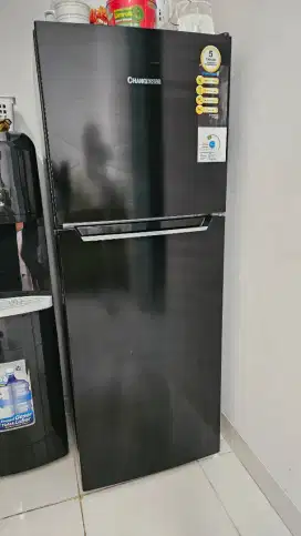 Kulkas 2 pintu merk changhong masih mulus