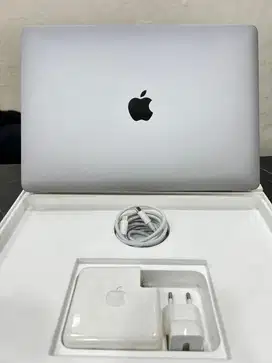 Macbook pro 2017 touch bar 256gb