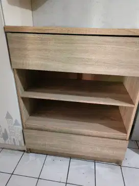 Laci / rak second preloved merk Informa