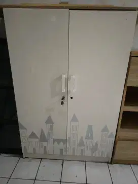 Lemari anak preloved second putih 2 pintu