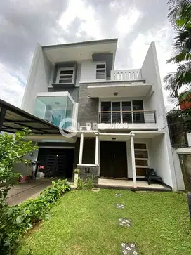 Dijual Rumah Mewah Royal Fountain Town House di Andara Pangkalan Jati