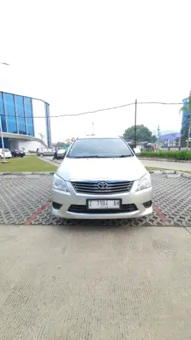 INNOVA E 2.0 MATIC 2013