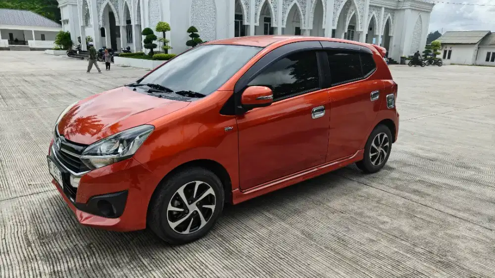 Daihatsu Ayla R 1.2