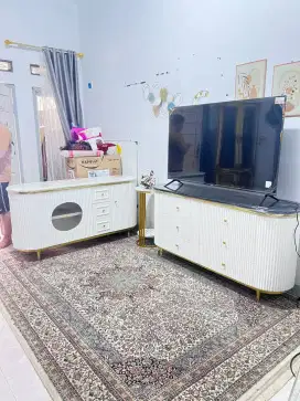 Meja konsultan mewah