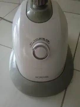 Setrika uap standing up