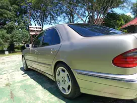 Mercedes-Benz E240 2000 Bensin