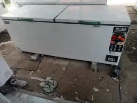 Freezer bok merek Gea kapasitas 1200 liter
