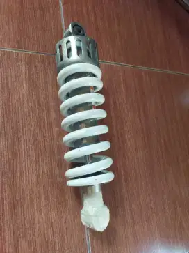 Shock Belakang GW 250 suzuki inazuma