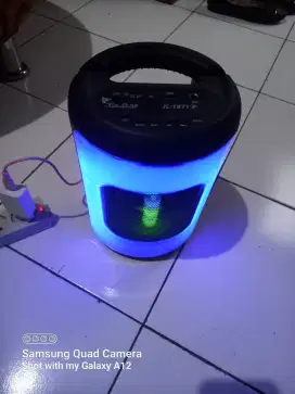 Bluetooth Speaker Bagus,suara bagus,ada led lampu.Fungsi Normal