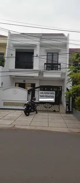Fresh new Rumah baru 2,5 Lantai , Siap Huni  Pondok Bambu JakTim