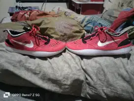 Sepatu nike merah ukuran 45
