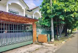Rumah Tua Di Huk Dekat Jalur Lrt Dan Asri