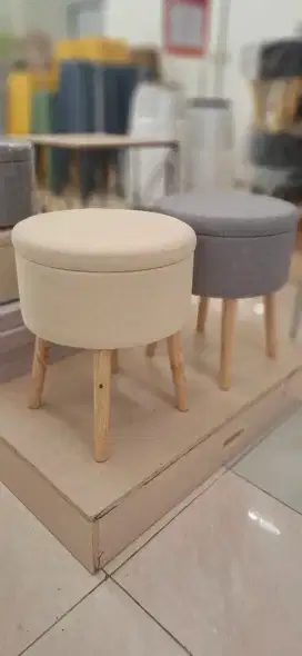 STOOL DENGAN PENYIMPANAN