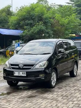 Kijang Innova 2.0 V A/T 2005 Hitam Metalik